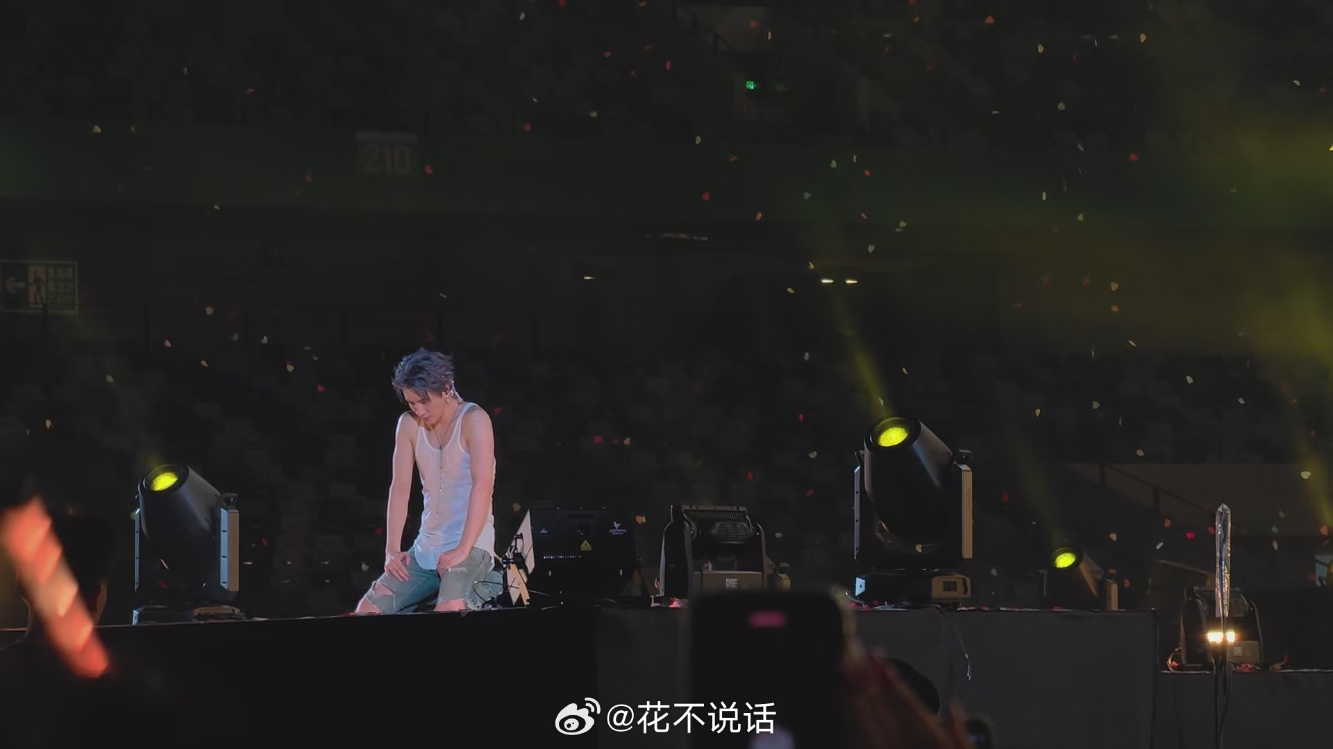 在深夜里,我把薛之谦的天外来物巡演版连听了365遍,有些话不得不说 在深夜里,我把薛之谦的天外来物巡演版连听了365遍,有些话不得不说