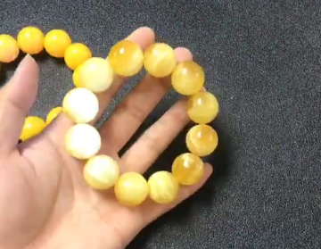 朋友，你手里那串蜜蜡，用365nm紫光灯照过了吗？